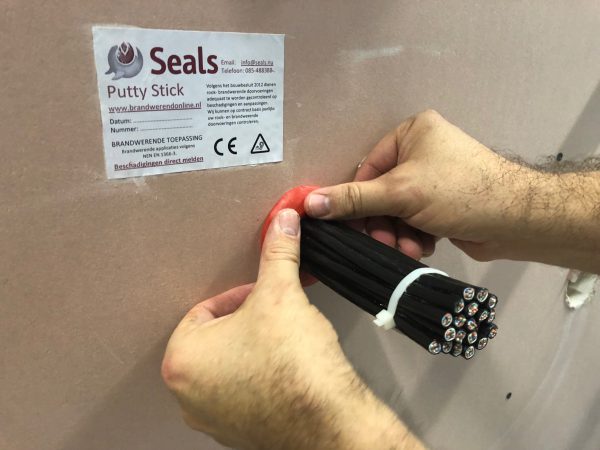 Brandwerende Putty Stick